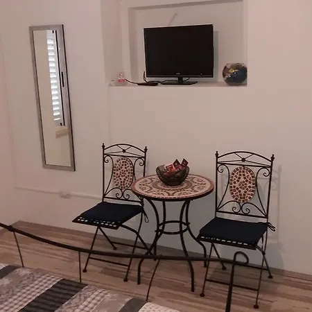 Guest house Kvestic 3*