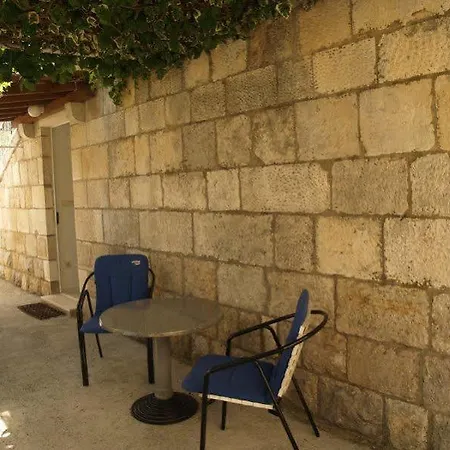 Guest house Kvestic 3*