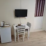 Gostinjska kuća Kvestic 3*