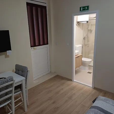 Kvestic Πανσιόν