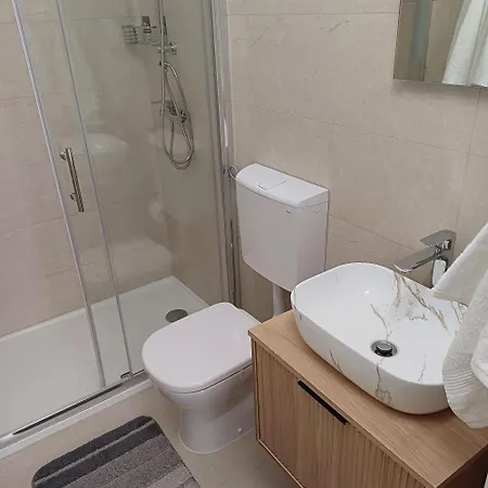 Πανσιόν Kvestic Ντουμπρόβνικ