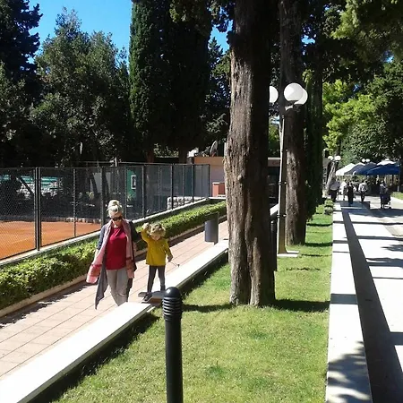 Πανσιόν Kvestic Ντουμπρόβνικ