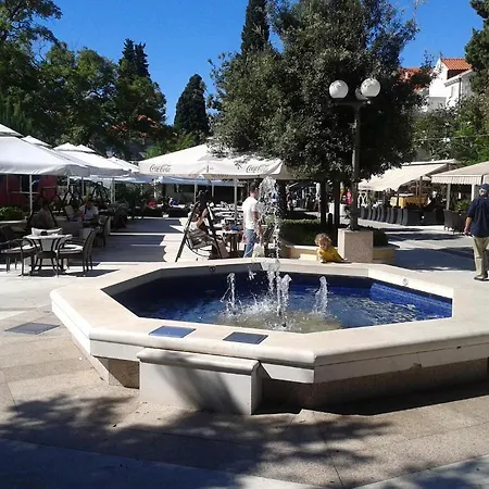 Kvestic Πανσιόν