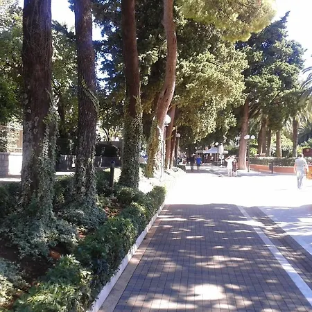 Πανσιόν Kvestic Ντουμπρόβνικ