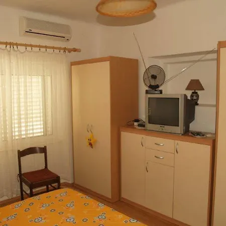 Πανσιόν Kvestic Ντουμπρόβνικ